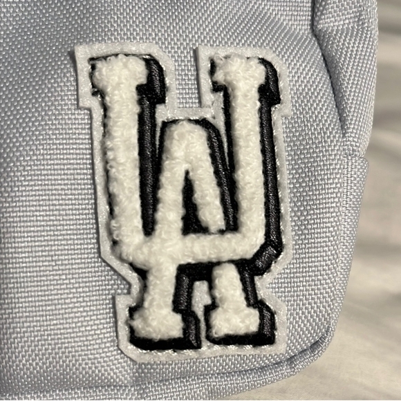 Under Armour Crossbody / Belt Bag Black or Gray - Picture 2 of 13